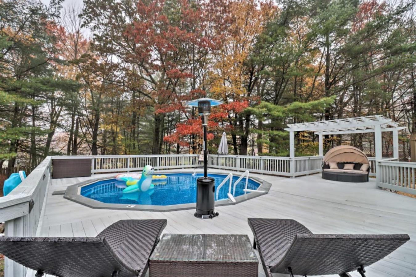 Oasis Hot Tub Pool Game Room Saylorsburg Exterior photo